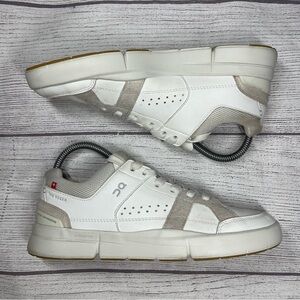 On Cloud Women’s 7 The Roger Clubhouse in White & Sand Shoes